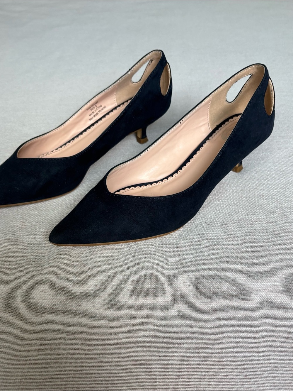 Journee Collection navy Goldie retro kitten heel pumps size 6 - Picture 3 of 14